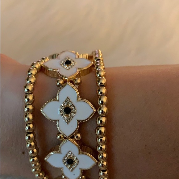 👀Evil Eye Floral Stretch Layered Bracelet👀 - Picture 4 of 5